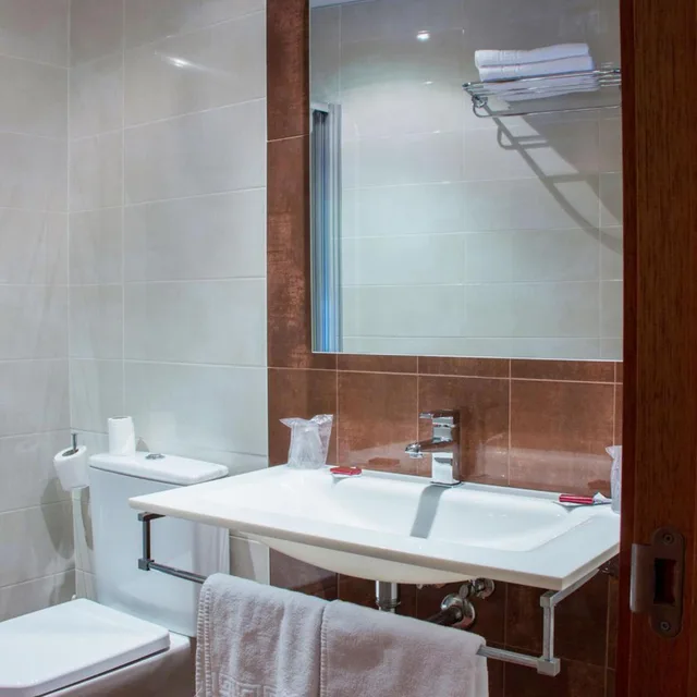 غرفة ثلاثية، Hotel Mabu 9/10