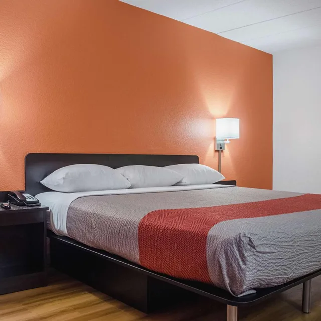 غرفة بسرير كوين للمدخنين لذوي الإعاقة، Motel6 Brockton, MA 2/9