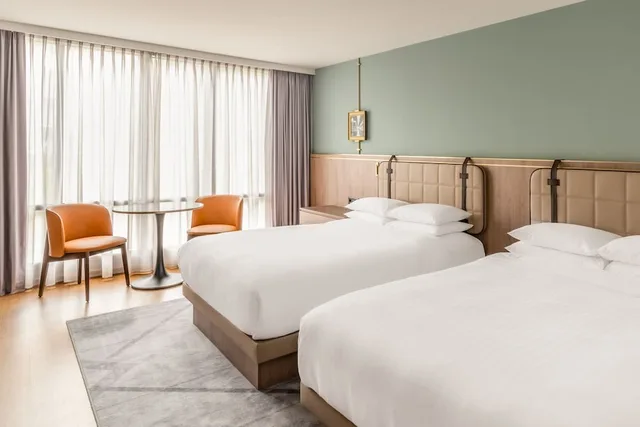 غرفة سوبيريور بسريرين منفصلين في المبنى الرئيسي، Zurich Marriott Hotel 2/8
