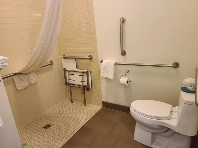 استوديو بسرير كوين لذوي الإعاقة، Candlewood Suites Sidney 2/2