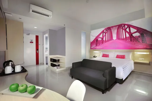 Deluxe, Queen Bed, favehotel Sudirman Bojonegoro 2/4