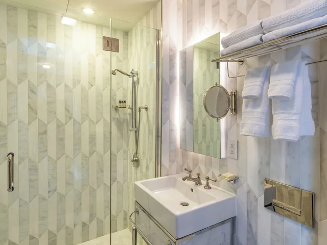 Suite, King Bed, Accessible, The Marmara Park Avenue 4/6