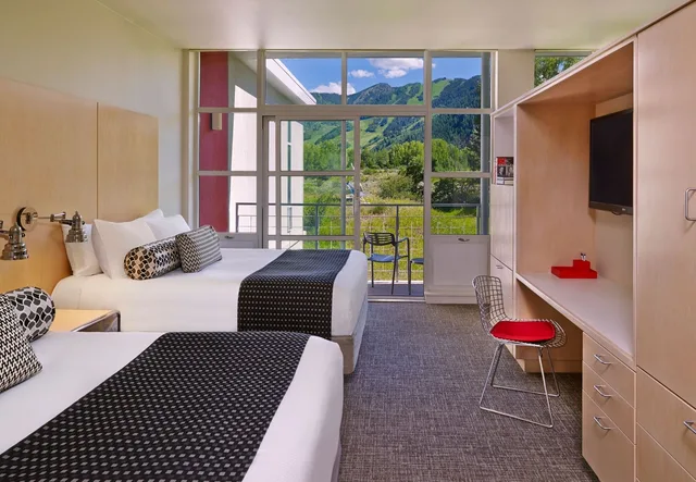 Mountain, Junior Suite, 2 Queen Beds, Sofa، Aspen Meadows Resort 2/3