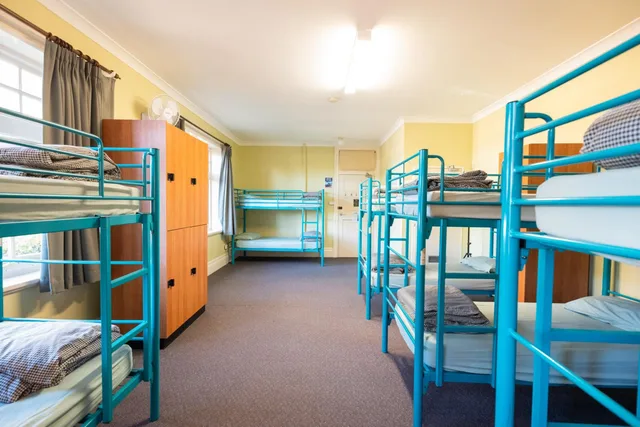 Mixed Dorm, 10 Beds، YHA Newcastle Beach 1/3