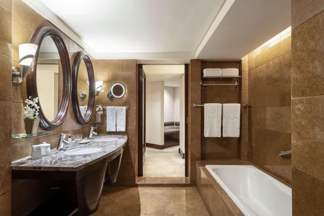 Premier, Suite, Garden Wing, EDSA Shangri-La Manila 3/3