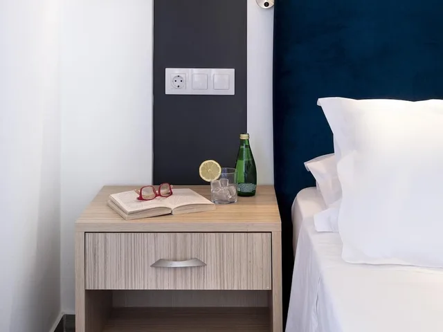 غرفة سوبيريور بسريرين منفصلين بشرفة مع أريكة، Mercure Rhodes Alexia Hotel & Spa 7/9