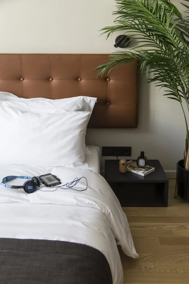 Superior, King Bed, The Modernist 7/8