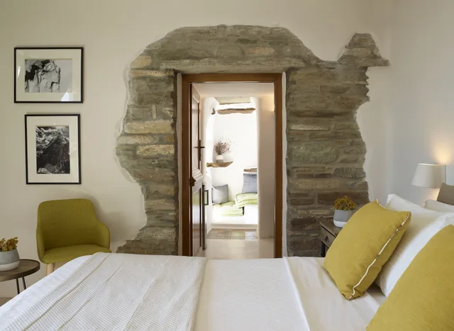 Superior, Queen Bed, Lateral Side Sea View، Aeolis Tinos Suites 1/5