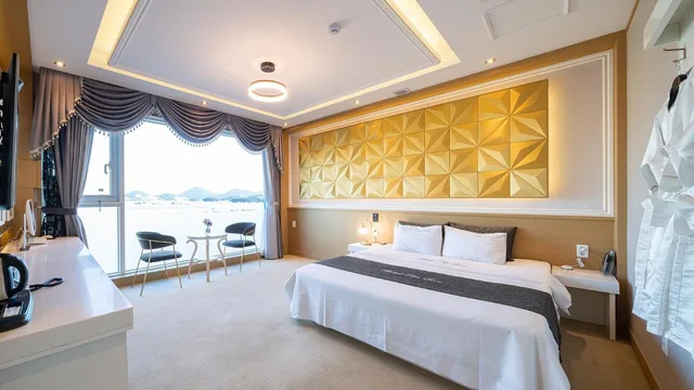 غرفة قياسية بسرير مزدوج بإطلالة على البحر، Hotel The One Yeosu 2/8
