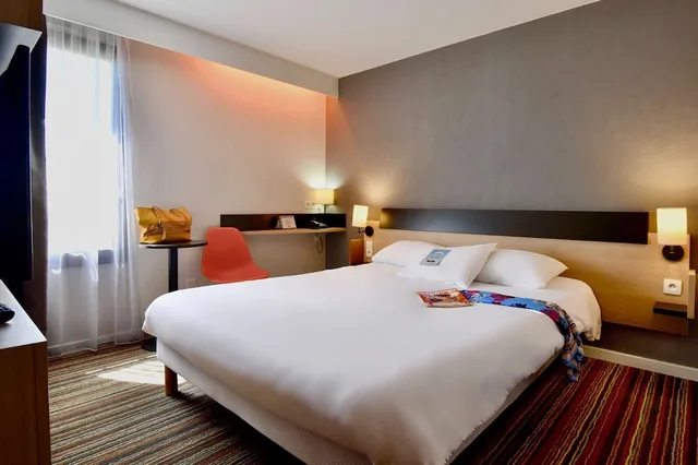 غرفة سوبيريور رباعية بسرير مزدوج وسريرين منفصلين، Hotel Kyriad Tours Sud - Chambray Les Tours 2/6