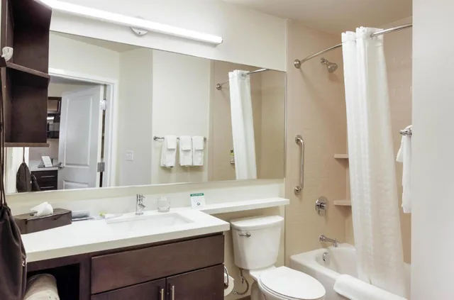 استوديو بسريرين كوين لذوي الإعاقة، Candlewood Suites Brighton 5/5