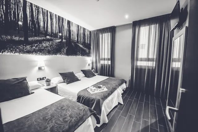 غرفة أساسية ثلاثية بثلاثة أسرّة بحمام خاص، Hostal Prado 3/10