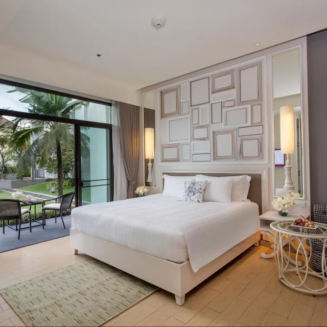 Garden, Terrace, U Sathorn Bangkok Hotel 3/6