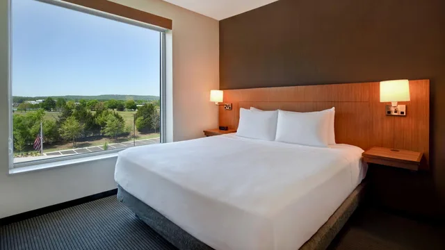 غرفة بسرير كينج، Hyatt Place Huntsville 1/2