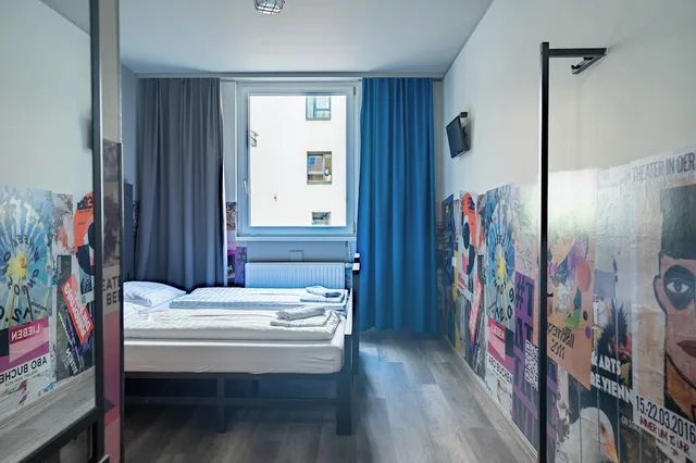 Room, Single, Twin Beds, a&o Wien Hauptbahnhof 10/10