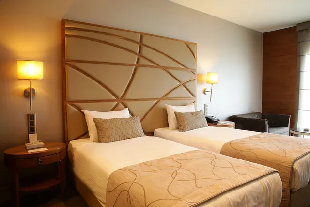 غرفة سوبيريور بسريرين منفصلين بإطلالة جزئية على البحر، Cevahir Hotel Istanbul Asia 1/3