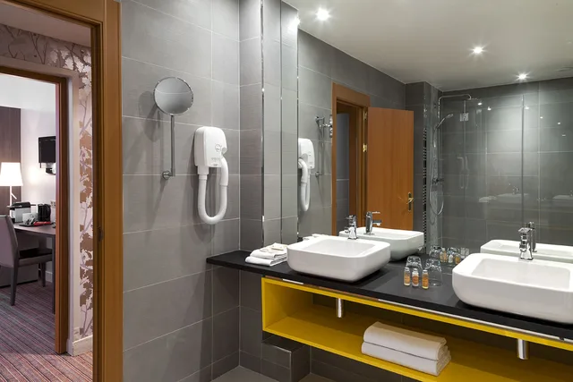 غرفة عائلية بسرير فردي، Timhotel Opera Blanche Fontaine 1/1