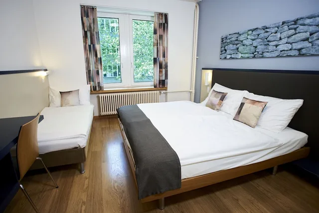 Triple Room, Bristol Hotel Zurich 1/4