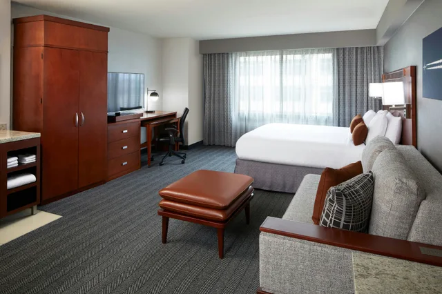 غرفة بسرير كينج، Courtyard By Marriott Los Angeles Lax Century Boulevard 5/8
