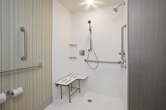 غرفة بسرير كينج، Courtyard By Marriott St. Joseph-Benton Harbor 6/7