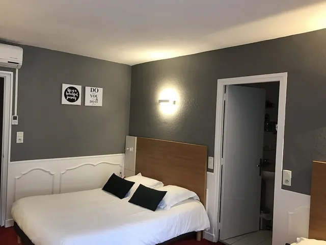 غرفة ثلاثية بسرير مزدوج وسرير فردي، Citotel Le Chapon Fin 4/10