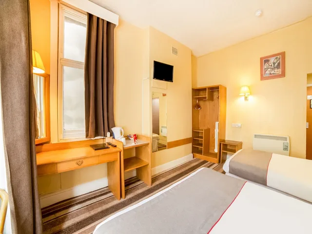 غرفة قياسية ثلاثية، Cardiff Sandringham Hotel 6/8
