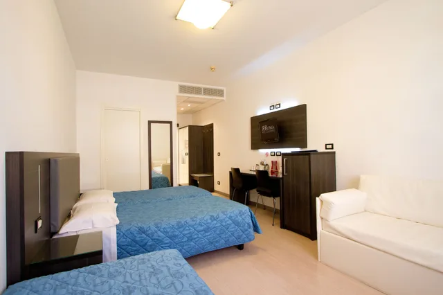 غرفة قياسية ثلاثية بثلاثة أسرّة، Roma Hotel 3/8