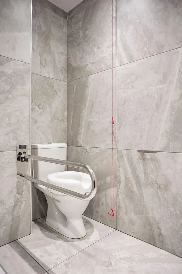 غرفة قياسية بسرير كوين لذوي الإعاقة، Roseum Boutique Hotel 7/9
