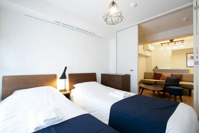 غرفة رباعية بسريرين منفصلين وسرير كوين مع أريكة، Kario Sasazuka Terrace 4/10