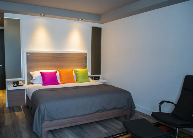 Urban, King Bed, Murphy Bed، Hotel V 3/5