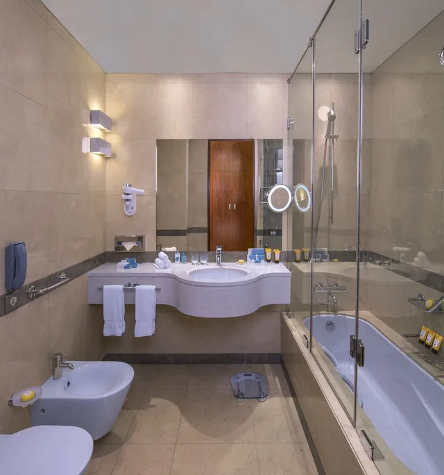Executive, King Bed, La Cigale Hotel 7/7