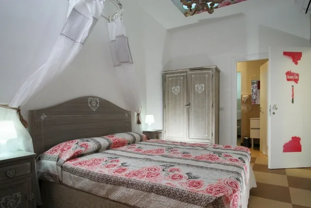 Chic, King Bed, Private Bathroom، Milano Affittacamere 1/4