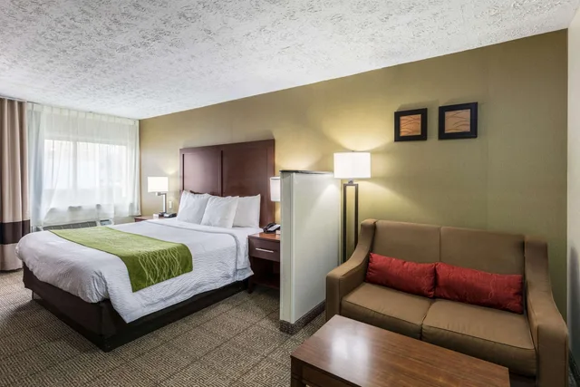 غرفة بسرير كينج، Comfort Inn Medford - Long Island 1/4