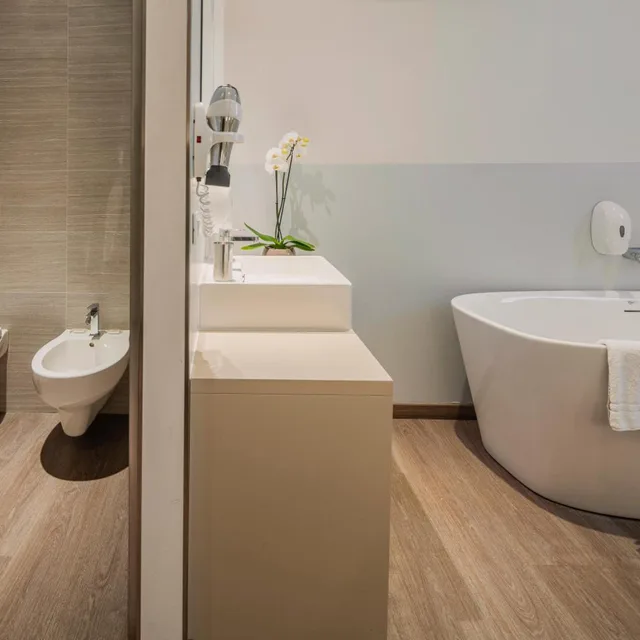 غرفة ديلوكس بسرير كينج، Spark by Hilton Milan Linate Airport 6/8
