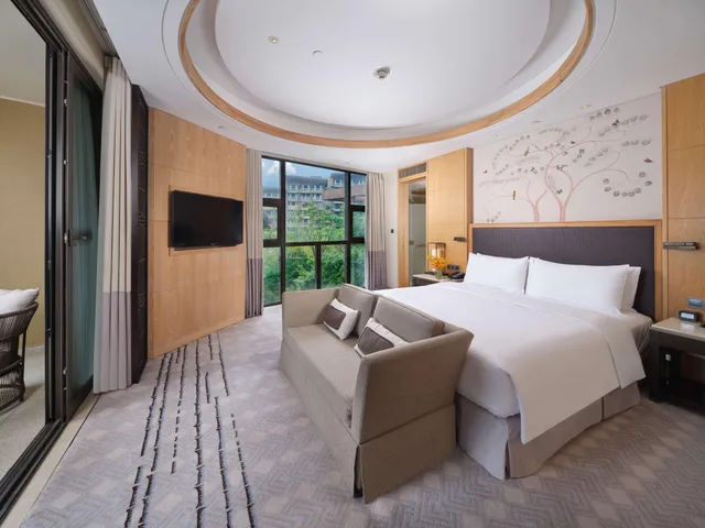 جناح بإطلالة على البحيرة، Hilton Dali Resort and Spa 1/2