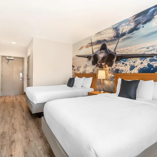 غرفة رباعية بسرير كينج وسريرين كوين، The Hanford Hotel 4/9