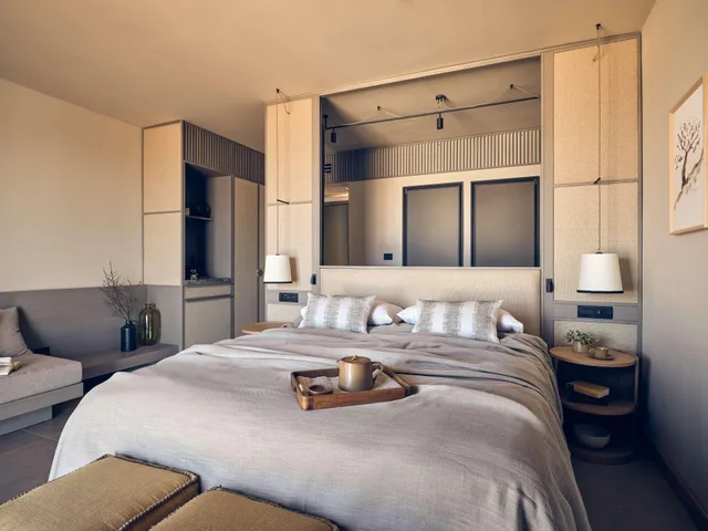 غرفة بسرير مزدوج بإطلالة على البحر بمسبح خاص، The Royal Senses Resort and Spa Crete Curio Collection by Hilton 1/4