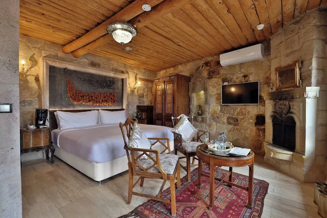 Cave, King Bed, Jetted Tub، Elika Cave Suites Cappadocia, Curio Collection by Hilton 3/10
