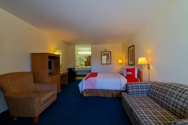 غرفة بسرير كينج، Hotel O Eureka Springs - Christ of Ozark Area 4/10