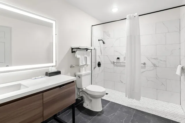 Room, King Bed, Accessible, Quality Inn & Suites Wytheville 6/7