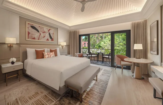 Premier, King Bed, Lagoon View, The St. Regis Goa Resort 3/6