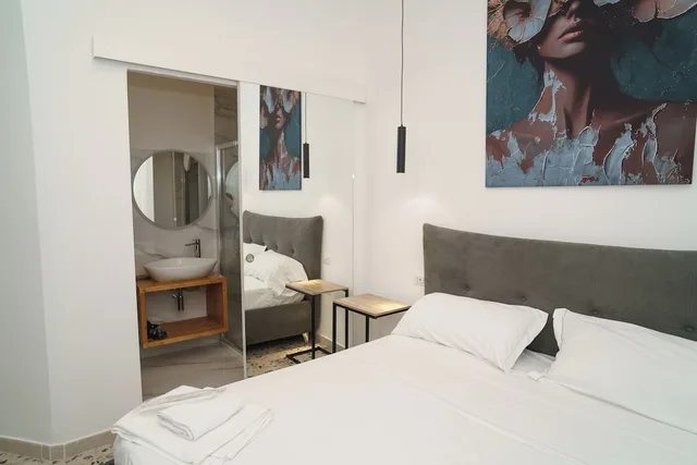 غرفة كومفورت ثلاثية بسرير كوين وسرير فردي في الطابق الأرضي، B&B Il Geranio 7/10