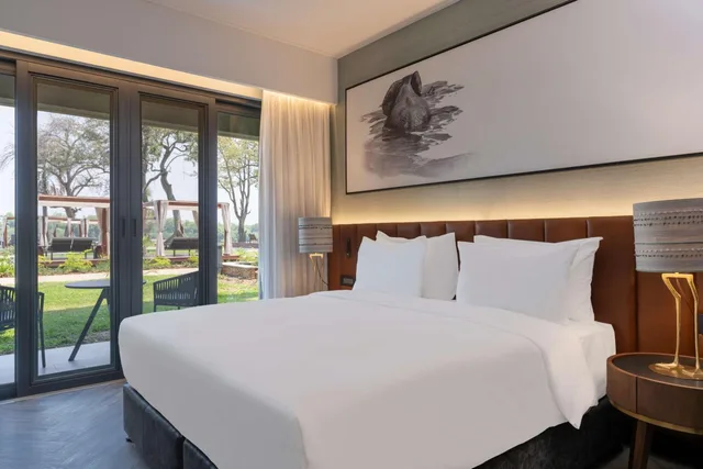 غرفة بريميوم بشرفة، Radisson Blu Mosi-oa-Tunya Livingstone Resort 2/10