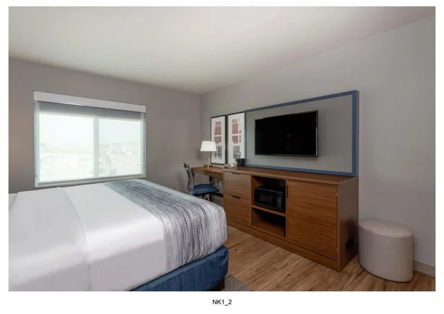 غرفة بزنس بسرير كينج مع أريكة، AmericInn by Wyndham San Angelo 2/4