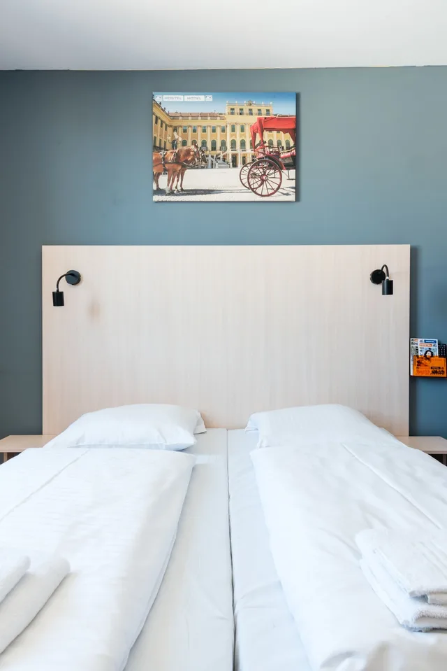 Room, Single, Twin Beds, a&o Wien Hauptbahnhof 8/10