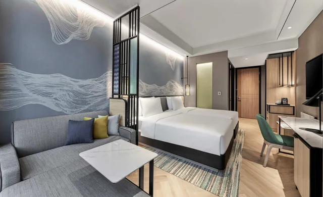 غرفة بسريرين منفصلين مع أريكة، Hyatt Place Makassar 2/3