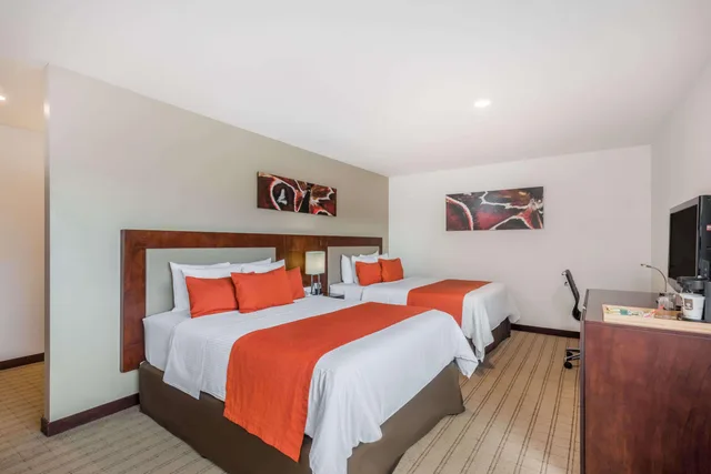 غرفة بسريرين كوين لذوي الإعاقة، Wyndham Garden San Jose Escazu 1/2