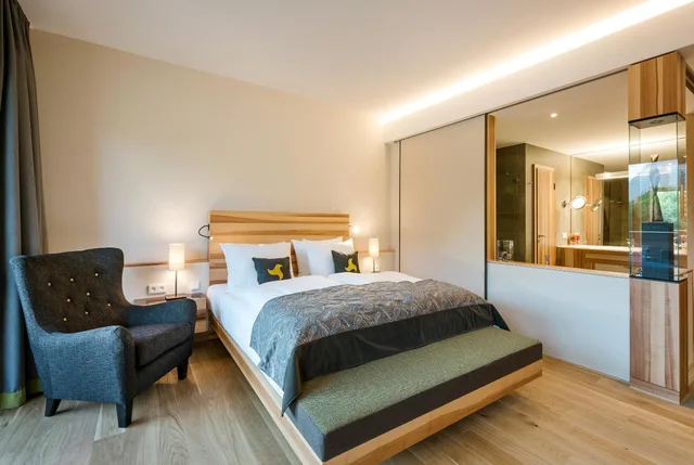 غرفة سوبيريور بسرير مزدوج بشرفة، Klosterhof Premium Hotel & Health Resort 3/7