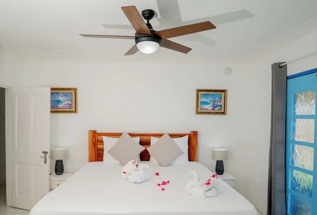 غرفة قياسية بسرير كينج بإطلالة على البحر، Sunset Resort 2/8