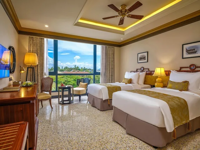 غرفة بريميوم بسرير كينج بإطلالة على النهر، Silk Path Grand Hue Hotel 4/7